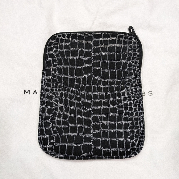 Marc by Marc Jacobs Zip-Up Black and Pink iPad/Kindle/Tablet Case with Dust Bag - Picture 3 of 5